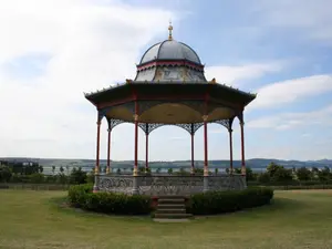 How do you make a bandstand?