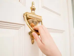 Knock, knock. Who's there? To. To who?