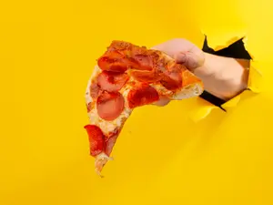 What did one slice of pizza buy its girlfriend for Christmas?