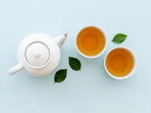 What do teapots eat on their snack break?