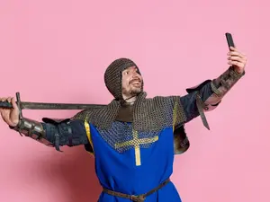What do you call a knight who hates fighting?