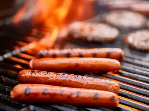 What do you call a long line of people waiting for their hotdog?
