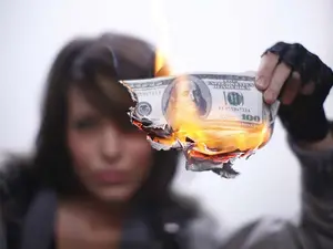 What do you call a woman who sets fire to all her bills?