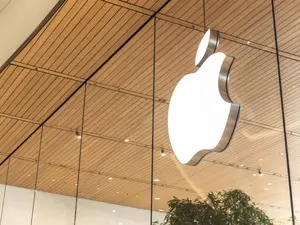 What do you call someone who sees a robbery at an Apple Store?