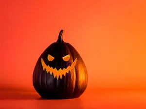 What does a jack-o-lantern like to read?