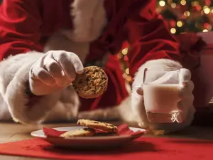 What is Santa's favorite dessert?