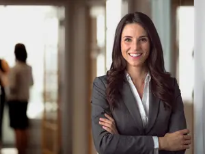 What should a lawyer always wear to court?