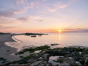 What song does the horizon hum at sunrise?