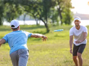 What's a frisbee's favorite type of music?