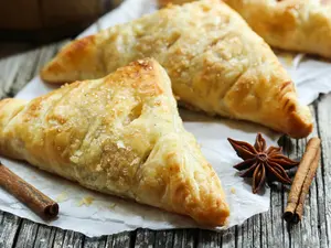 What's the best method for making an apple turnover?