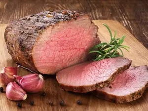 What's the difference between roast beef and pea soup?