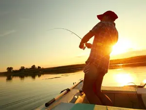 Where do fishermen get their hair cut?