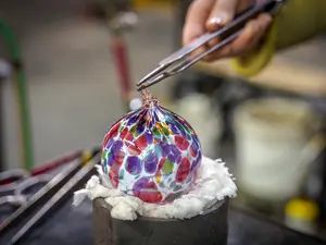 Which fish is the best at making glass art?