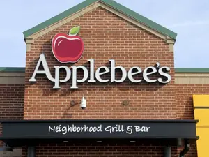 Which Star Wars® character works at Applebee's®?