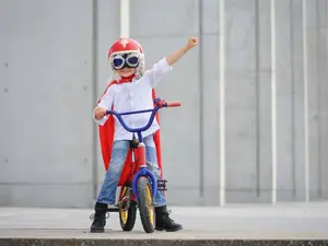 Why can't bikes stand up on their own?