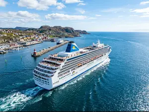 Why did the cruise ship break up with the harbor?